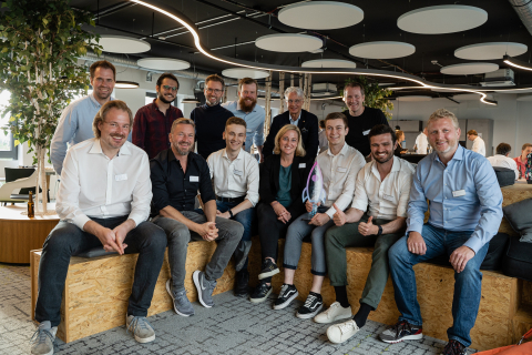 Start-up-Macher*innen, die Jury von Rising Digital und die Verantwortlichen von Concisio. obere Reihe von links: Tobias Schündelen (Conciso), Majd Almoussallam (SYTE), Matthias Zühlke (SYTE), Thomas Gösken (JOOS), Christoph Schubert (Husemann & Partner), Prof. Dr. Jan Schemm (HS Düsseldorf) untere Reihe von links: Prof. Dr. Alexander Stuckenholz (HS Hamm-Lippstadt), Dirk Rosomm (Next Talents e.V.), Tom Segbers (LAYZR), Heike Marzen (Wirtschaftsförderung Dortmund), Tom Lamsfuß (LAYZR), Peter Krysta (LAYZR),