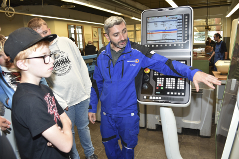 Ausprobieren mit Profis vor Ort: Was macht eigentlich ein Zerspanungsmechaniker? Ausprobieren mit Profis vor Ort: Was macht eigentlich ein Zerspanungsmechaniker?