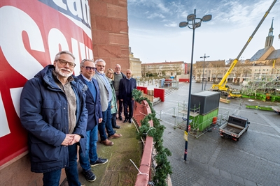 Eine Machbarkeitsstudie soll zeigen, welche Nutzungen möglich sind. Citymanager Tilmann Insinger, Werner Müller, Generalmanager der Azad-Firmengruppe, Friedrich-Wilhelm Corzilius, stellv. Geschäftsführer der Wirtschaftsförderung, Ragnhild Klußmann, raumwerk.architekten Köln, Michael Heinze, IRI Institut für Raumforschung & Immobilienmanagement Dortmund, und Ali Dashti, Geschäftsführer, sind auf die Ergebnisse gespannt (v.l.).